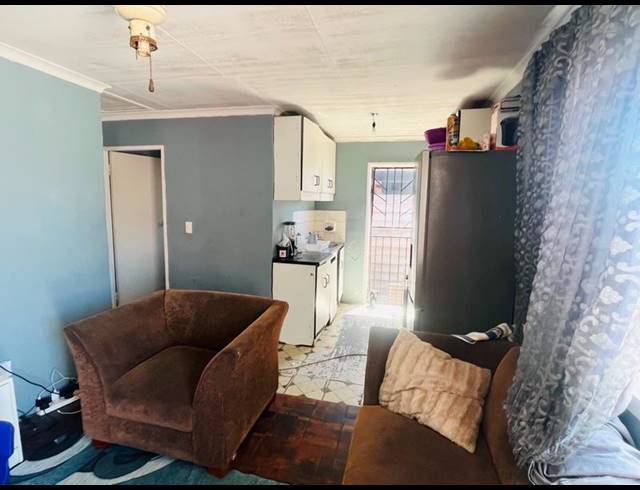 2 BEDROOM HOUSE FOR SALE IN GRACELAND